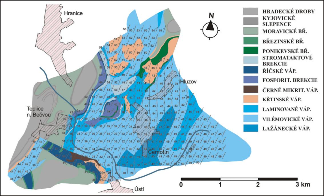 Mapa trend orientace kliv a tektonickch foliac.